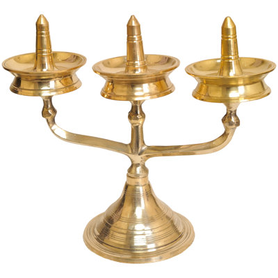 Triple lampe à huile en laiton 7 pouces fabriquée à la main en Inde du Sud Temple Diya