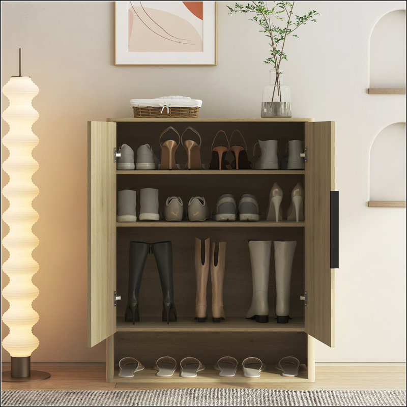 Armoire de rangement à chaussures en bois avec tablettes et portes réglables pour les entrées et les couloirs organisés