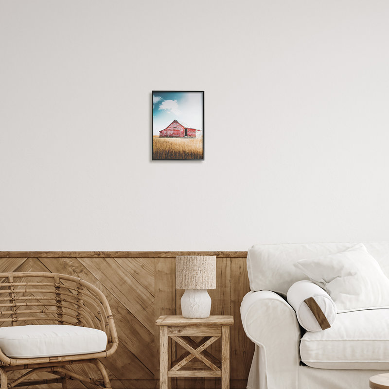 «Red Barn In Countryside» par Annie Bailey, photographie d'art, Giclée encadrée noir minuit, H 14 po x l 11 po x P 1,5 po