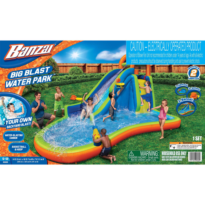 Jeu gonflable avec glissade d'eau et soufflerie 114 pi x 175 pi