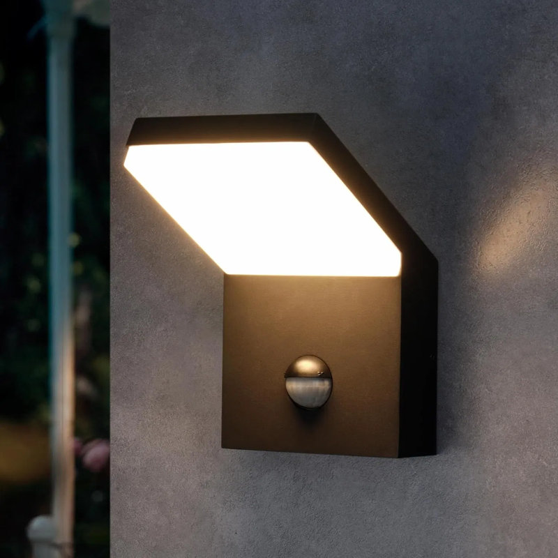 Applique murale d'extérieur moderne à DEL avec capteur de mouvement - plage de luminosité et de détection réglable, imperméable IP54, lanterne noire en aluminium pour porche, garage, allée
