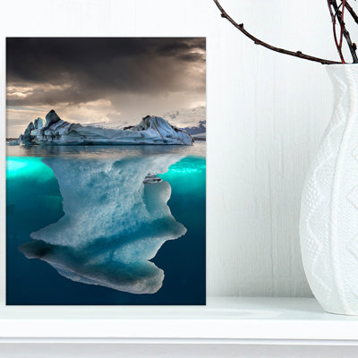 «Large Iceberg in Sea», reproduction de photo sur toile
