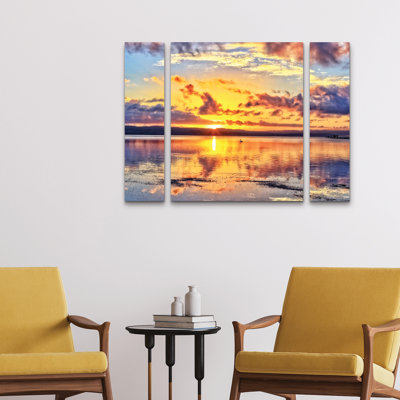 Ensemble de 3 panneaux - Beata Czyzowska Young, «Sunset In A Square», art mural sur toile pour le salon, la chambre à coucher ou le bureau 