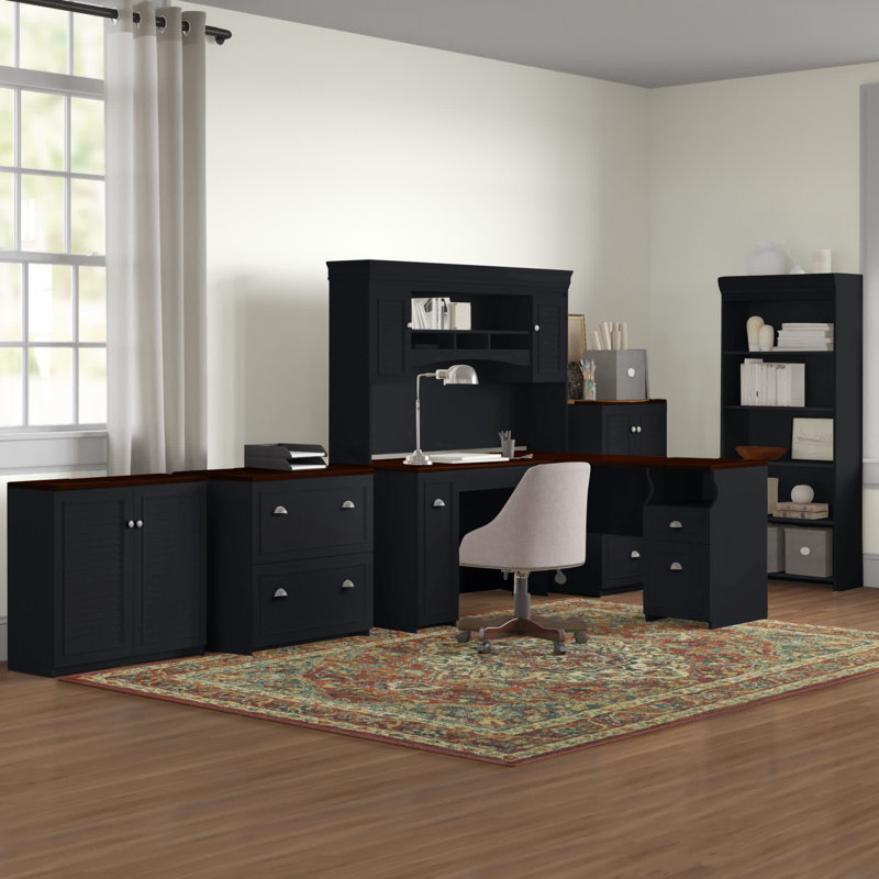 Ensemble de bureau d'ordinateur en L 5 pièces avec huche Huckins, Noir antique / cerisier Hansen