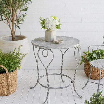 Table d'appoint ronde 26 po x 26 po x 30 po en fer au fini argent patiné, table de bout décorative avec pieds torsadés French Country