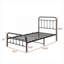 Lit plateforme en métal noir mat avec rangement sous le lit pour une chambre simple, cadre de style victorien qui ne nécessite aucun sommier