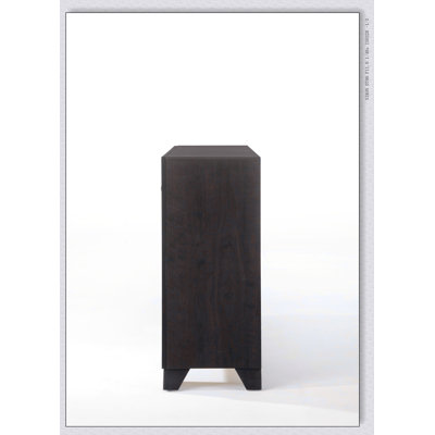 Commode à finition espresso Madison avec tiroirs spacieux et pieds en bois robustes, parfaits pour un décor moderne et traditionnel.