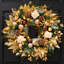 Couronne de Noël 24 po pour porte d'entrée avec feuille d'or et pomme de pin artificielle pré-éclairée avec boules