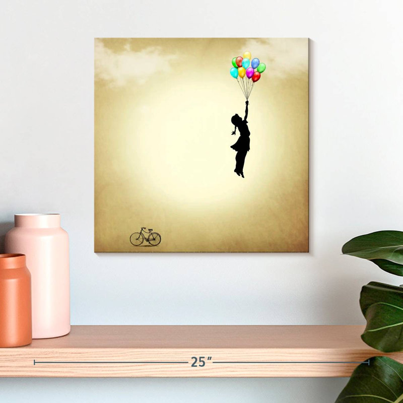 Fille Leisha avec ballon, H 16 po x l 16 po