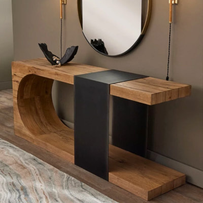 Table de véranda en bois de style américain.