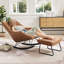 Chaise berçante simple de salon avec repose-pieds-111465367