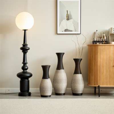 Vase de plancher classique et soigné en PVC, ensemble de 3 pour une décoration intérieure élégante et un présentoir de vigne artificielle.