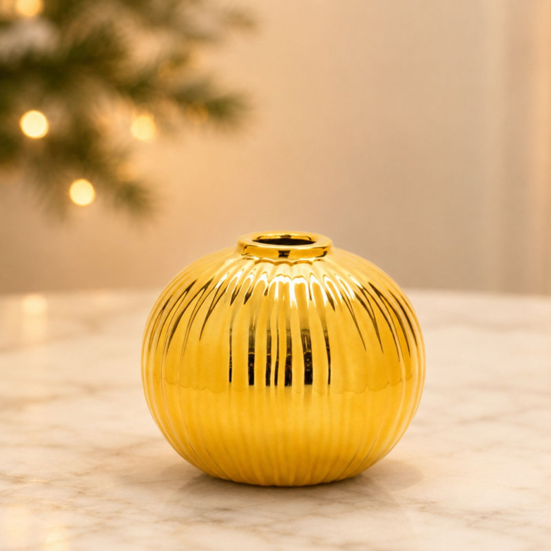 Vase décoratif doré