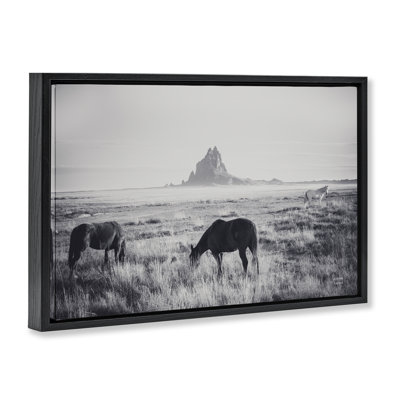 «Western Range with Horses», art mural sur toile flottante, conception par Nathan Larson