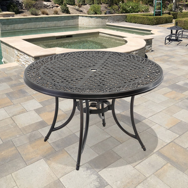 Table de salle à manger ronde en aluminium coulé à motif classique avec trou pour parasol