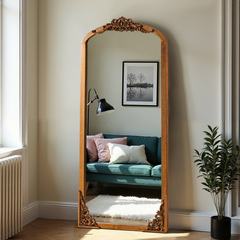 Miroir rétro avec cadre sculpté, Noyer, 69 po x 30 po