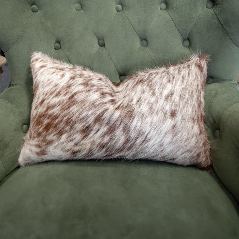 Coussin décoratif en cuir de vache véritable brun rougeâtre et blanc Thomas Collection® 12 po x 20 po 16609A