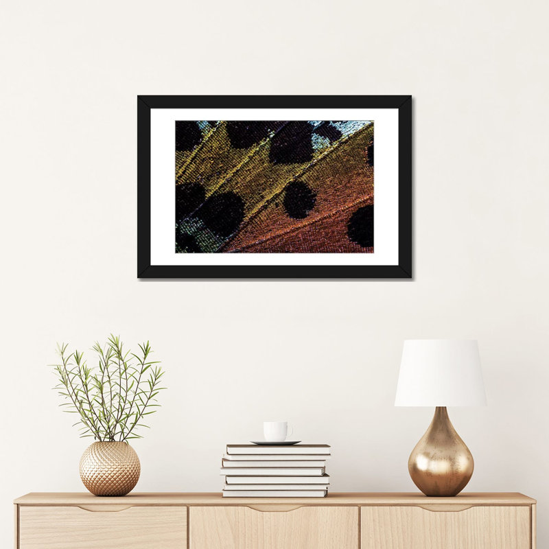 « beauté after métamorphose » par elena kulikova, impression sur toile tendue, H 16 po x l 24 po x P 1 po, Blanc