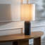 Lampe de table en bois Eemeli