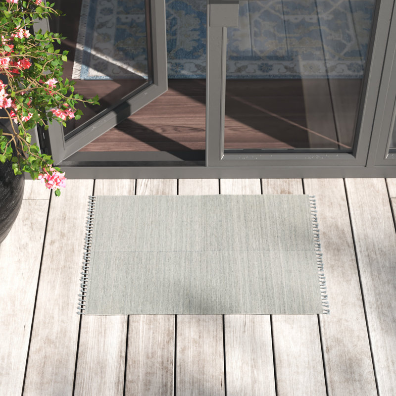 Columbia Indoor / Outdoor Rug, Rectangle 2' x 3', Gray