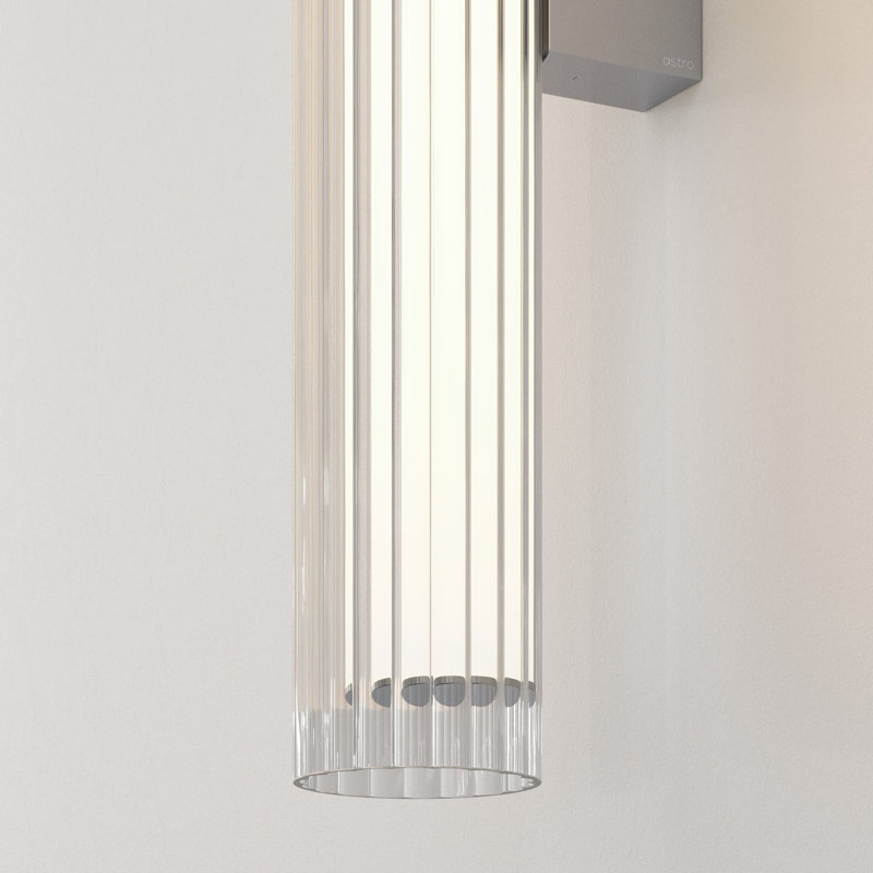 io 2700K, 605 Lumens, 26.18" H x 3.15" W x 5.28" D, Polished Chrome