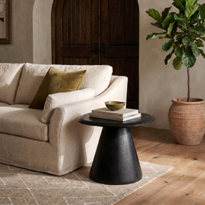 Table d'appoint asymétrique en bois de manguier avec texture brossée
