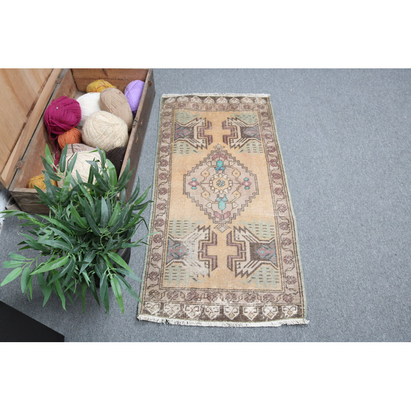 Petit tapis turc rétro brun froid pour tapis de porte - idéal pour les amateurs de tapis anciens