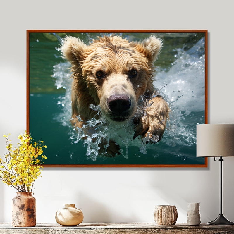 Ourson nageant dans le lac - Art mural, Toile avec cadre brun, H 34 po x l 44 po x P 1,5 po