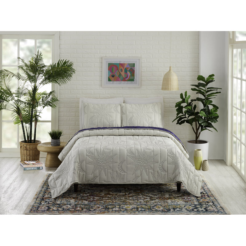 Full White Cotton Reversible Quilt Set with Graphic Detail