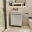 Meuble-lavabo autoportant avec armoires à fermeture douce pour petits espaces