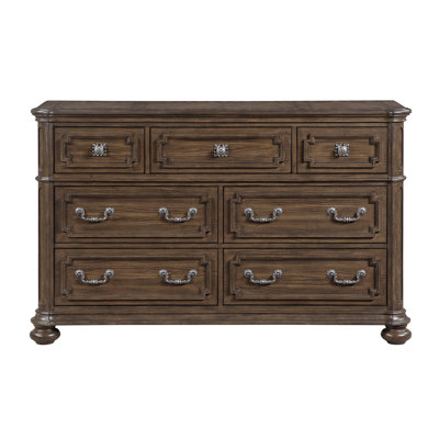 Commode traditionnelle avec 7 tiroirs et poignées antiques