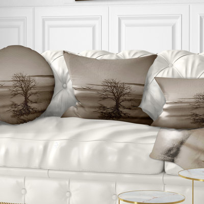 Oiseaux volants et arbre solitaire - Coussin imprimé paysage
