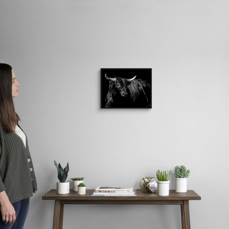 « Bringé Rodeo Bull » par Julie Chapman-impression, Cadre noir, H 13 po x l 16 po x P 1,75 po