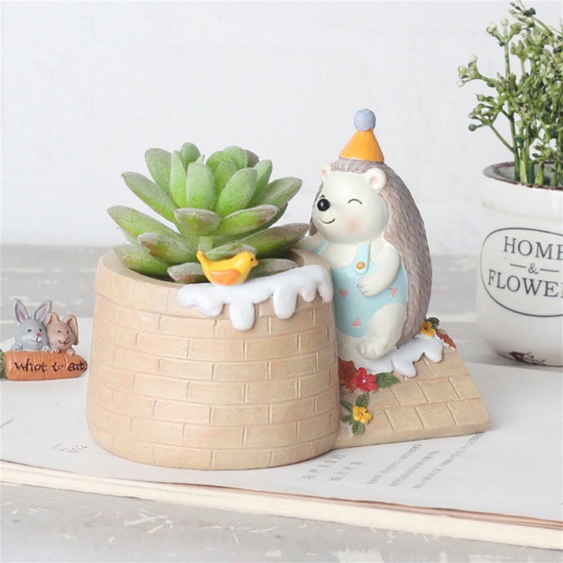 Analilia Statue Planter