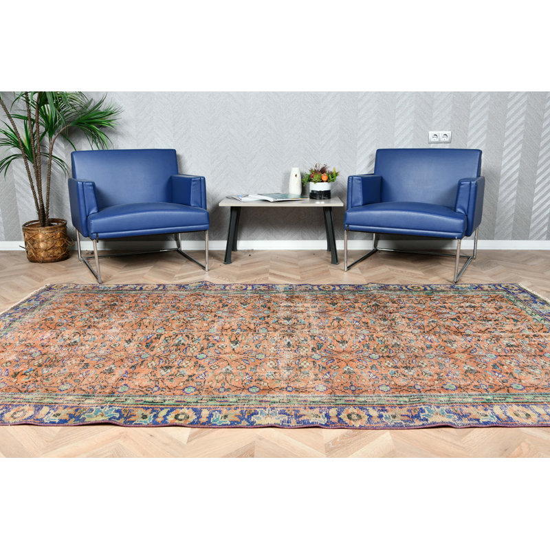 Tapis turc rétro fait à la main avec un motif multicolore complexe dans des tons vifs d'orange et de bleu