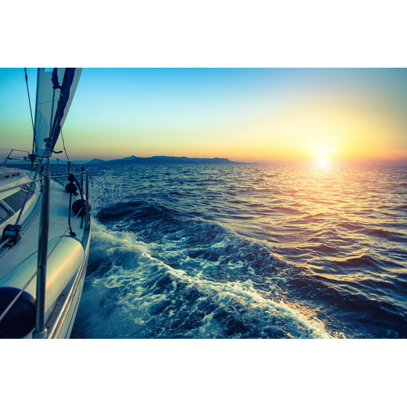 «Boat In Sailing Regatta» par - Photographie sur toile tendue, H 8 po x l 12 po