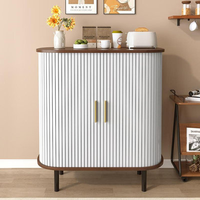 Armoire à vin cannelée 28 po avec support à vin à 8 grilles, 5 tablettes réglables à 5 niveaux, 2 porte-verres, portes tambour coulissantes, 4 espaces de rangement cachés sur le côté, station de café moderne, blanc