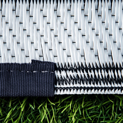 Tapis d'extérieur 9 pi x 12 pi, imperméable et élégant. Bleu et blanc camping réversible avec sac de transport pour véhicule récréatif Décorez votre espace dans la cour, le pont, le pique-nique, la plage. 12 pi, blanc Sac portable. Créer un