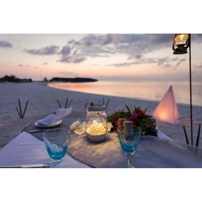 Dîner privé à la plage par Shansche - Photographie sur toile tendue, L 12 po x H 8 po