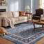 Tapis Hollis traditionnel à motif floral intégral bleu, gris et crème, lavable à la machine, antidérapant, à poils courts, pour l'intérieur et l'extérieur, adapté aux animaux domestiques, idéal pour le salon, la chambre, la salle à manger, l'entrée, le corridor ou le bureau.-260879280