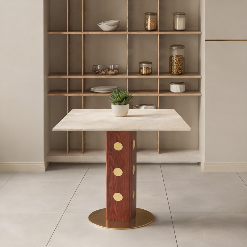 Table de salle à manger carrée pour petits espaces, plateau en pierre frittée blanc doux 33,5 po, piédestal en bois massif avec base dorée, 2 sièges