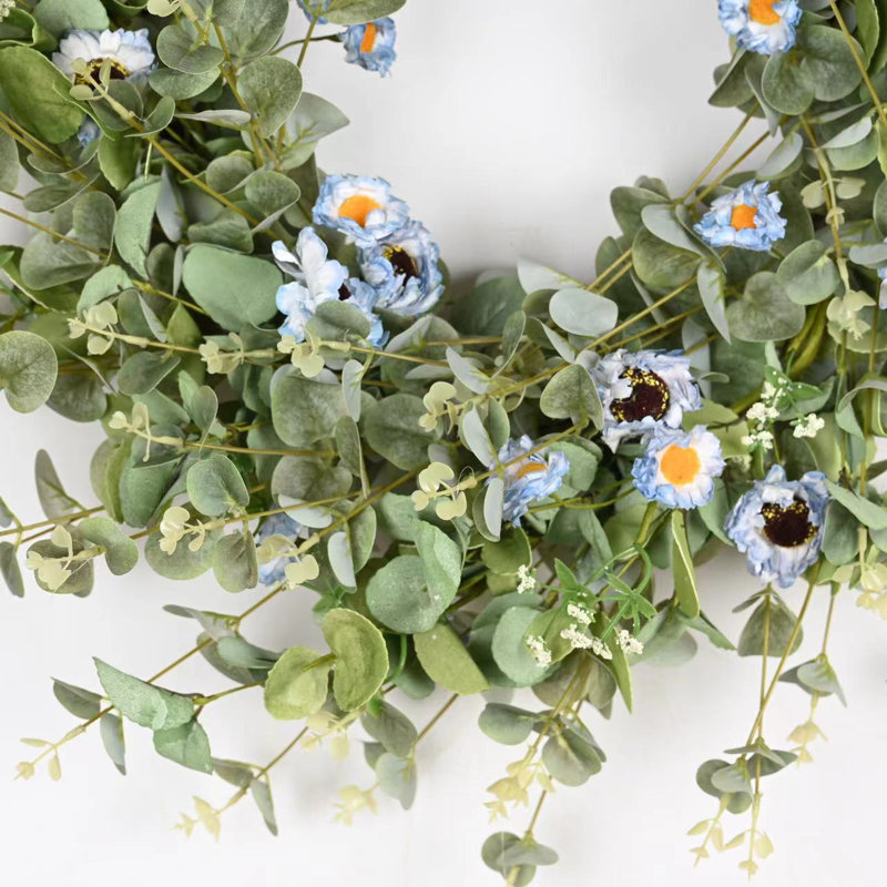 Couronne de porte 26 po avec baies en eucalyptus, Vert/bleu