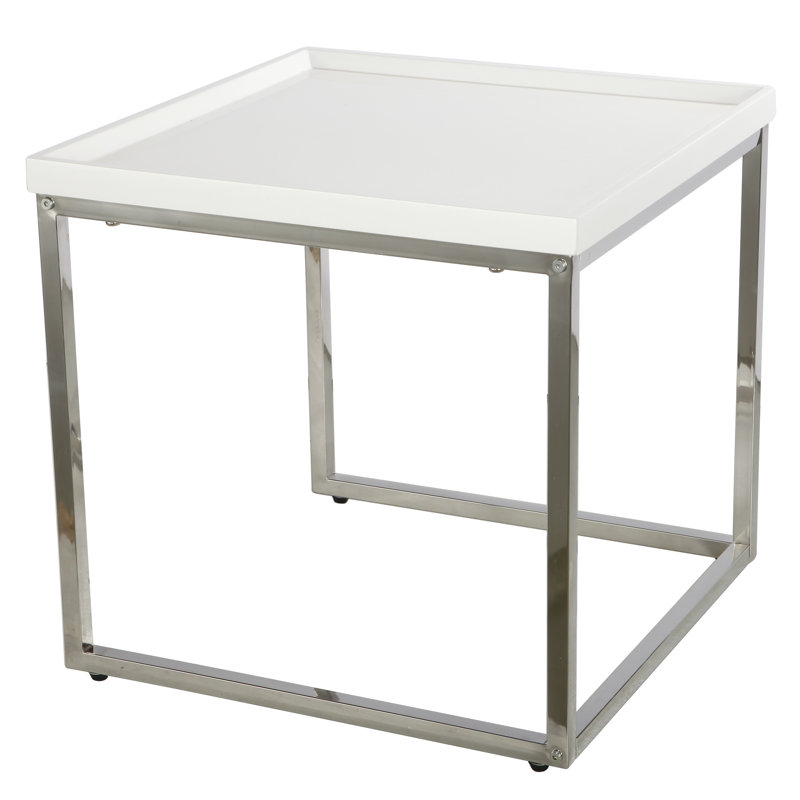 Table de bout compacte et saisissante Benziger