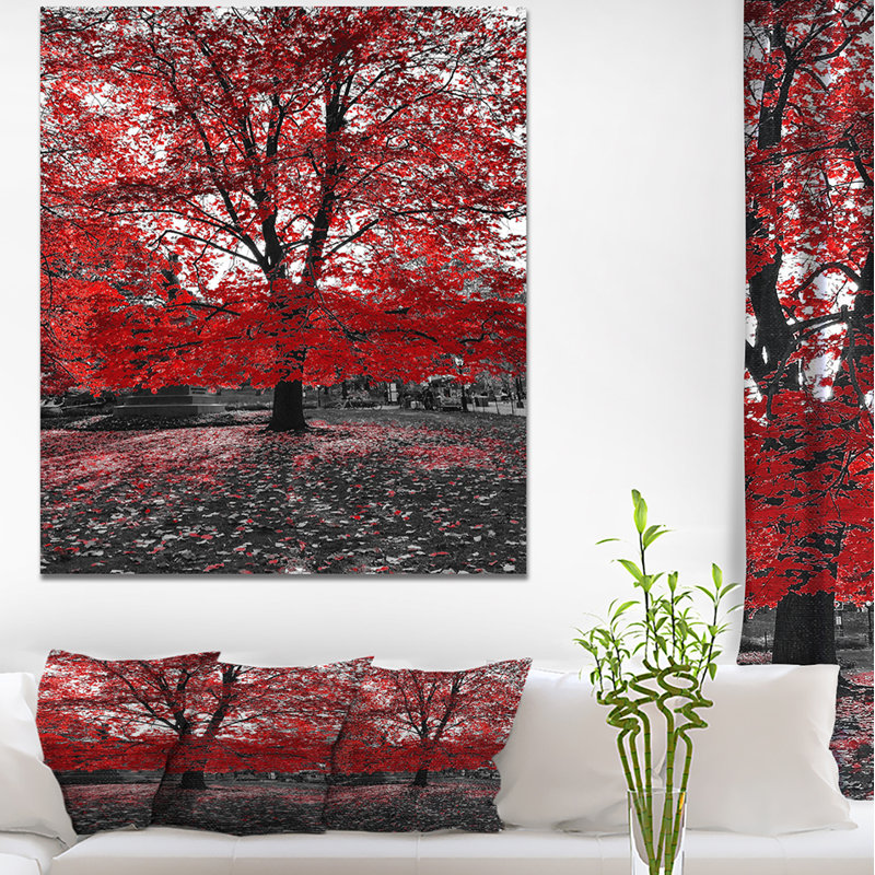 «Red Tree in Central Park», reproduction de photo sur toile tendue, H 40 po x l 30 po x P 1,5 po