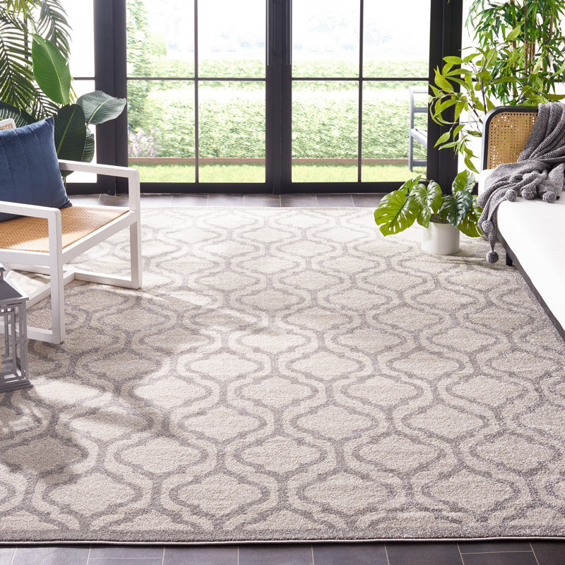Ammundsen Geometric Ivory/Light Gray Area Rug, Rectangle 8' x 10'