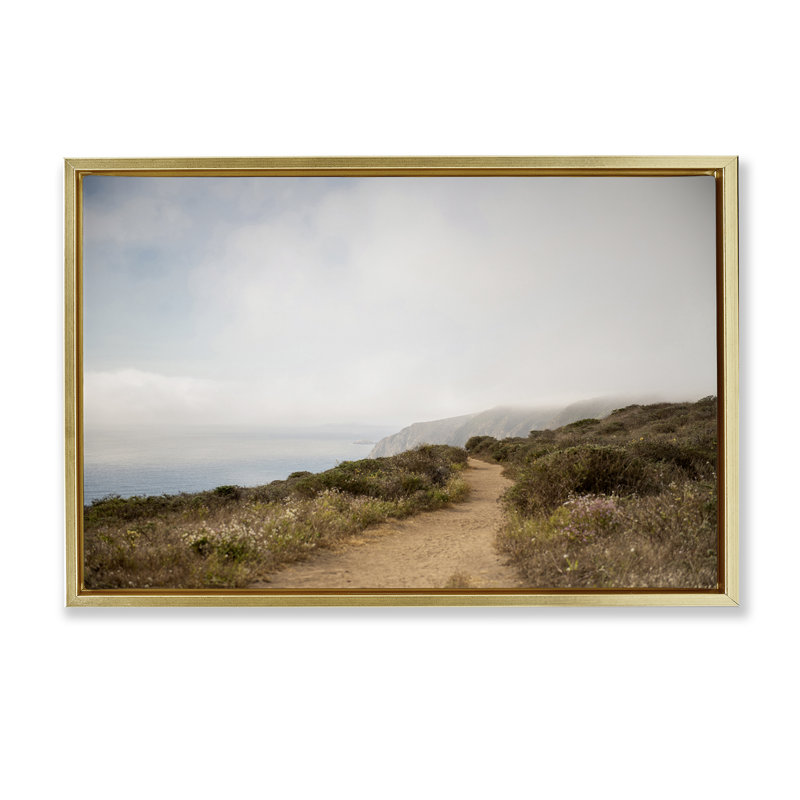  Toile flottante Wild Coast Pathway par Crystal Lynn Collins, H 21 po x l 31 po, Cadre flottant métallique doré
