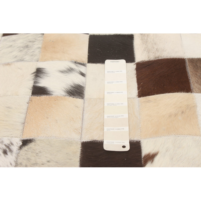 Tapis ivoire / noir / brun en cuir de vache à carreaux Sawbridgeworth
