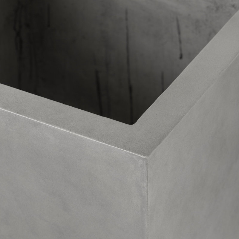 Kiro Planter, 22" H x 22" W x 22" D
