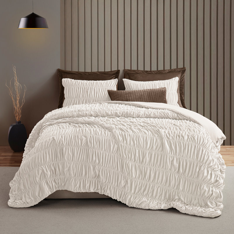 Wonderful Lightweighted 3-Piece Velvet Quilt Set Luxurious Double Elastic Embroidery, King Comforter + 2 King Shams, Cream