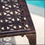 Table d'appoint extérieure durable et élégante de 18 po KAI avec grillage en fonte d'aluminium et finition bronze polyvalente